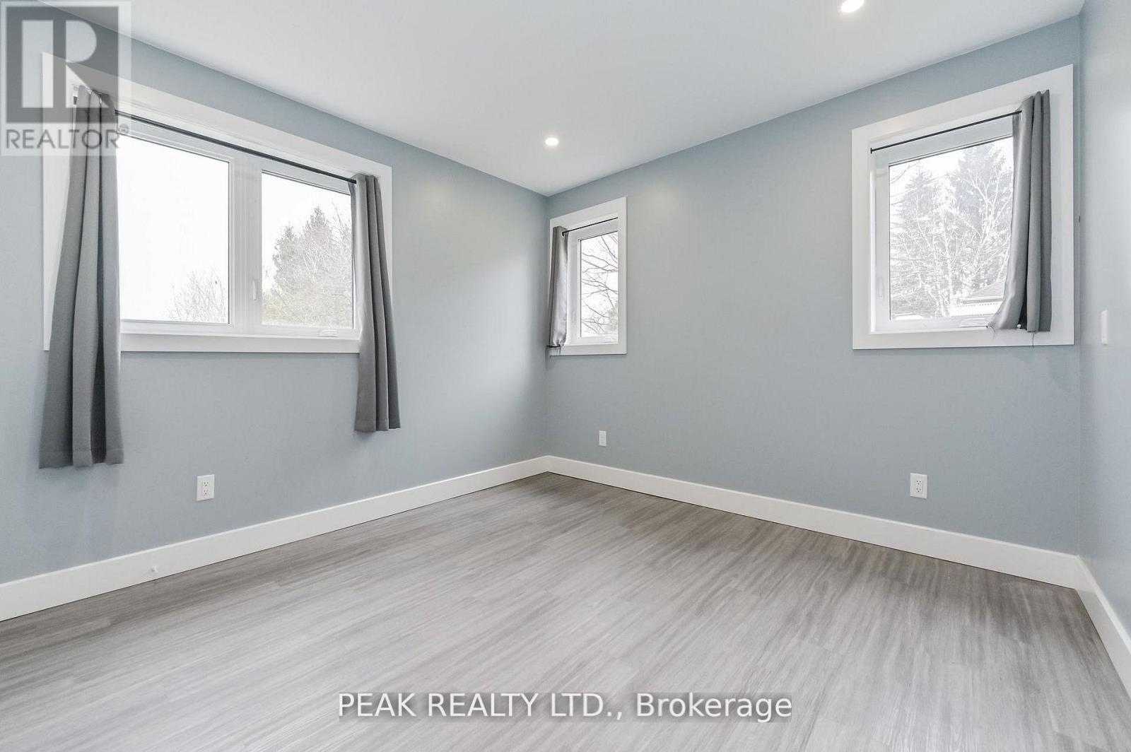 1020 VICTORIA STREET - 20
