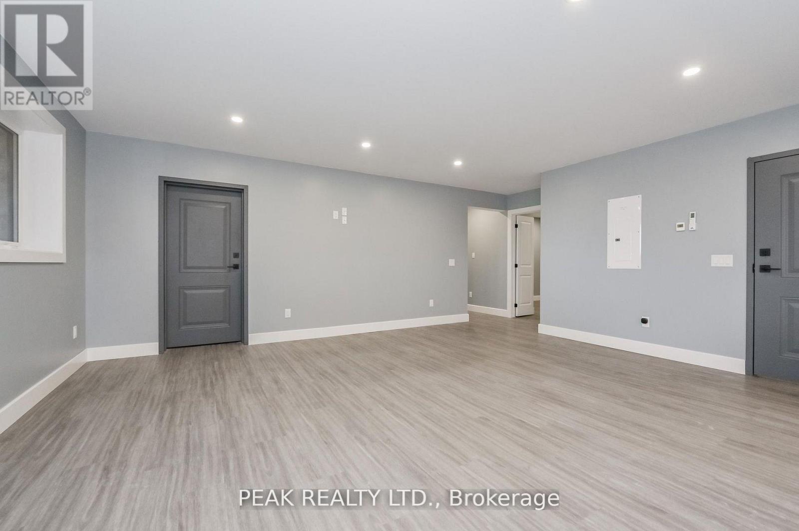 1020 VICTORIA STREET - 23