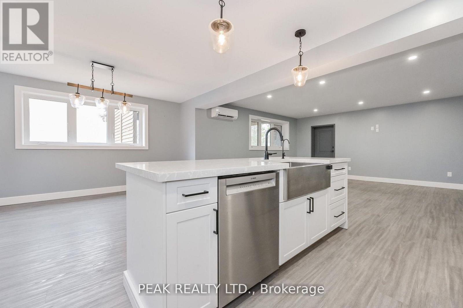 1020 VICTORIA STREET - 25