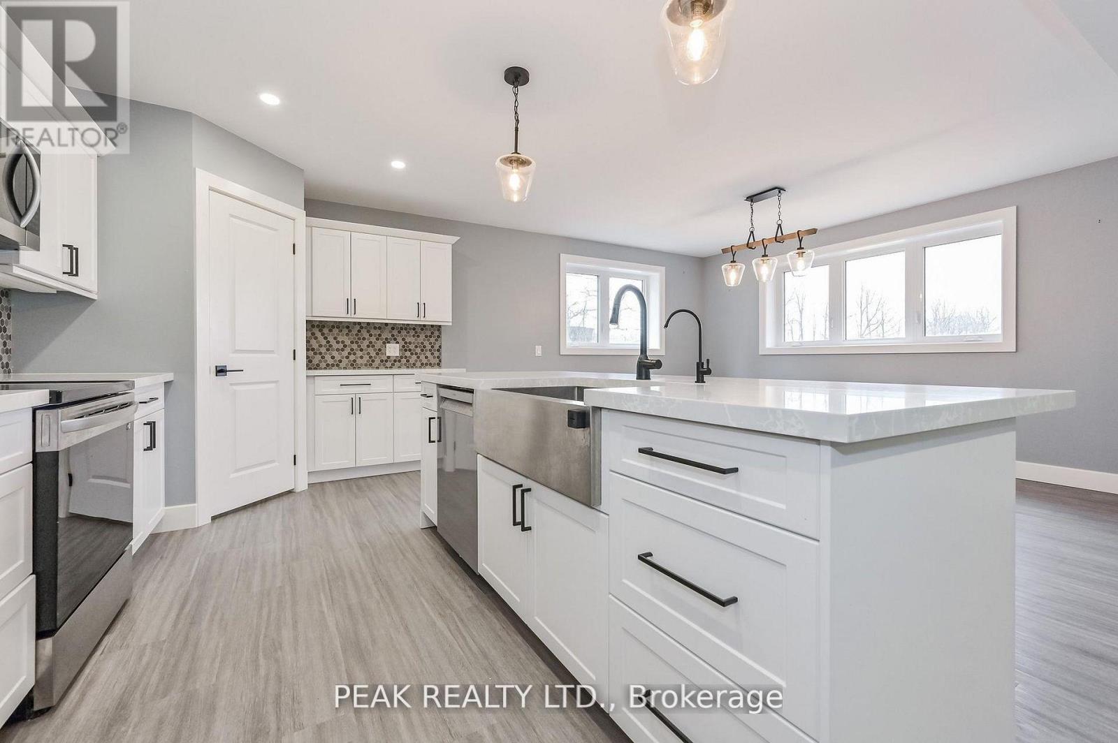 1020 VICTORIA STREET - 26