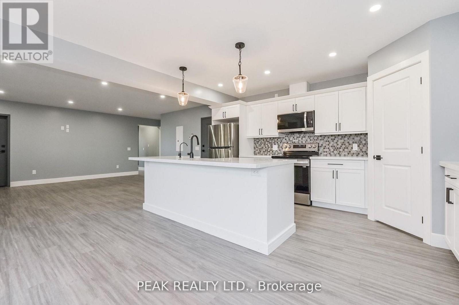 1020 VICTORIA STREET - 28