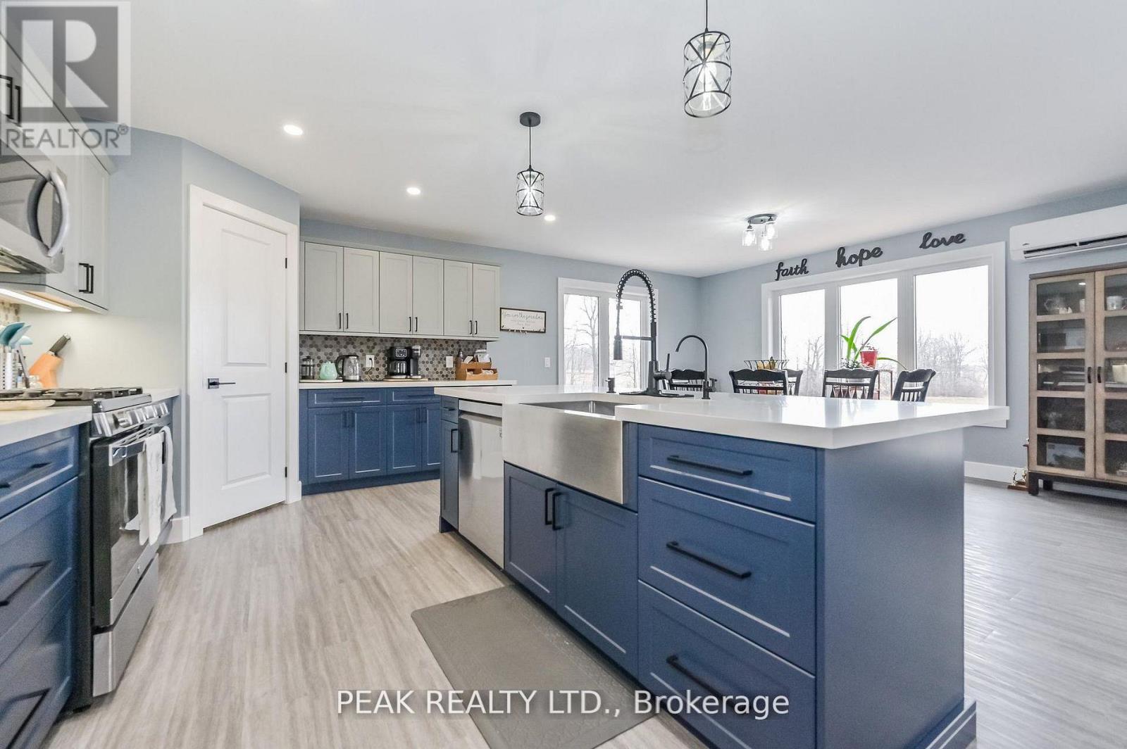 1020 VICTORIA STREET - 8