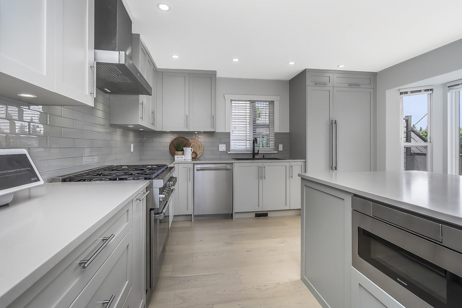 1033 164 STREET, Surrey