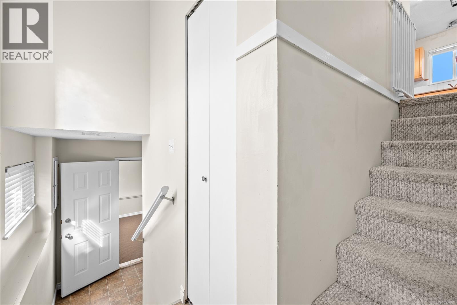 1125 Stillin Dr, Ladysmith