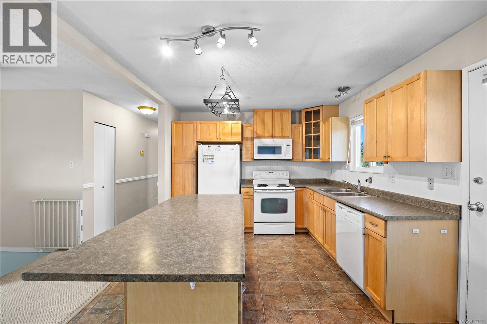 1125 Stillin Dr, Ladysmith