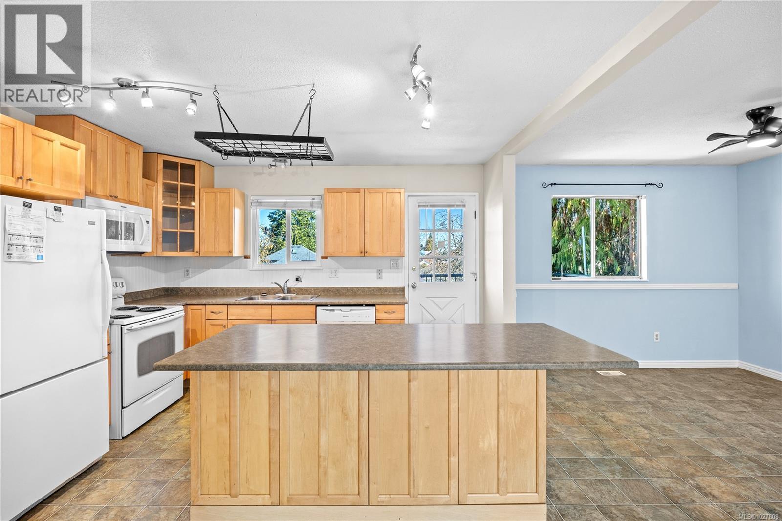 1125 Stillin Dr, Ladysmith