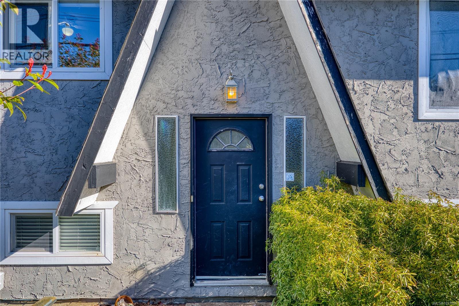 1125 Stillin Dr, Ladysmith