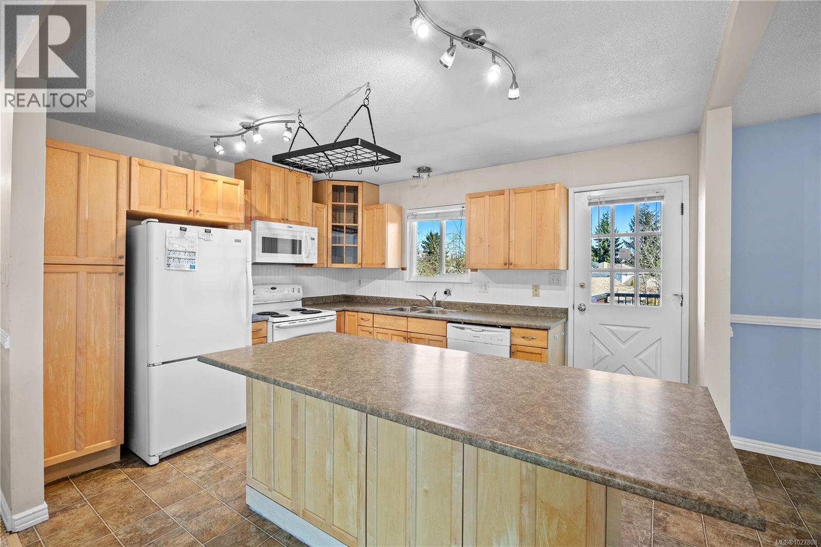 1125 Stillin Dr, Ladysmith