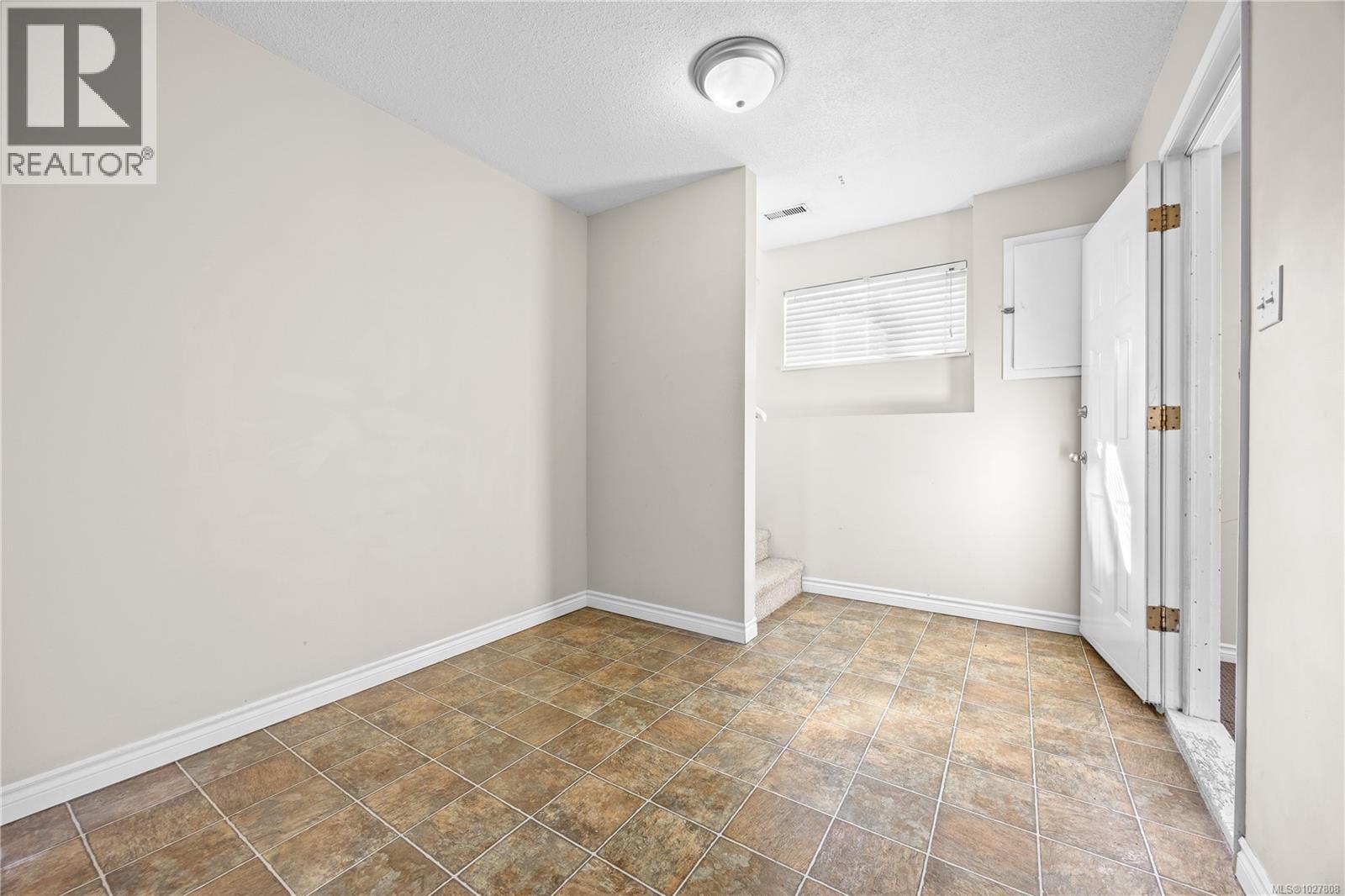 1125 Stillin Dr, Ladysmith