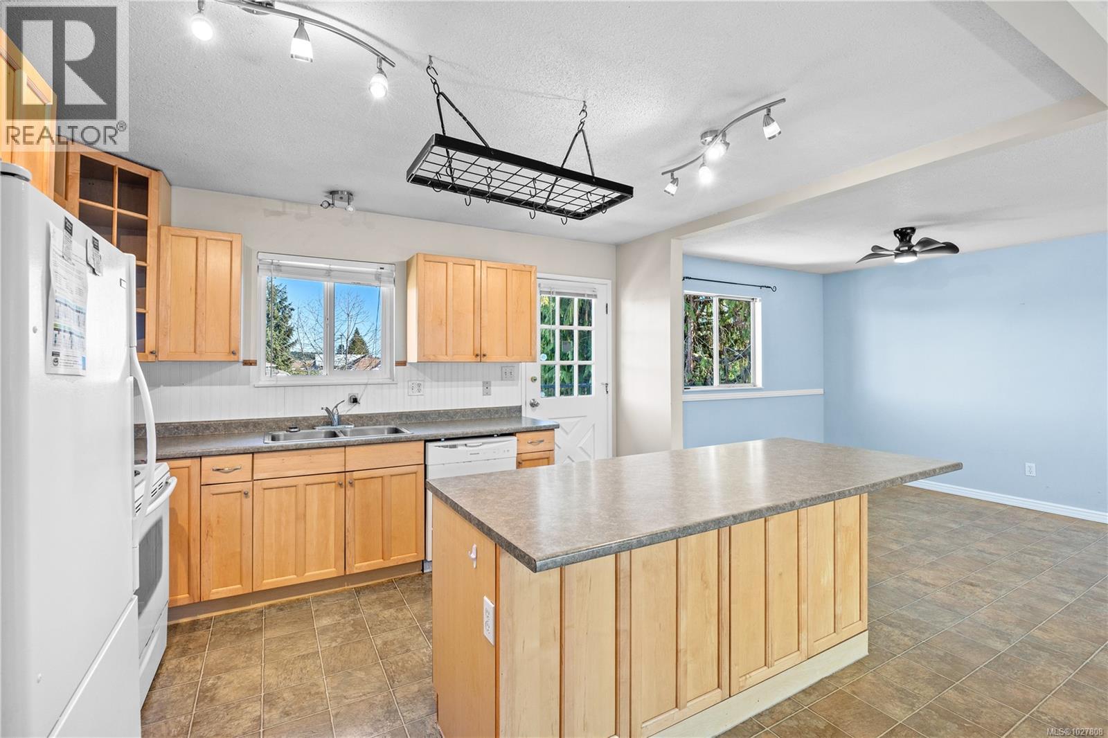 1125 Stillin Dr, Ladysmith