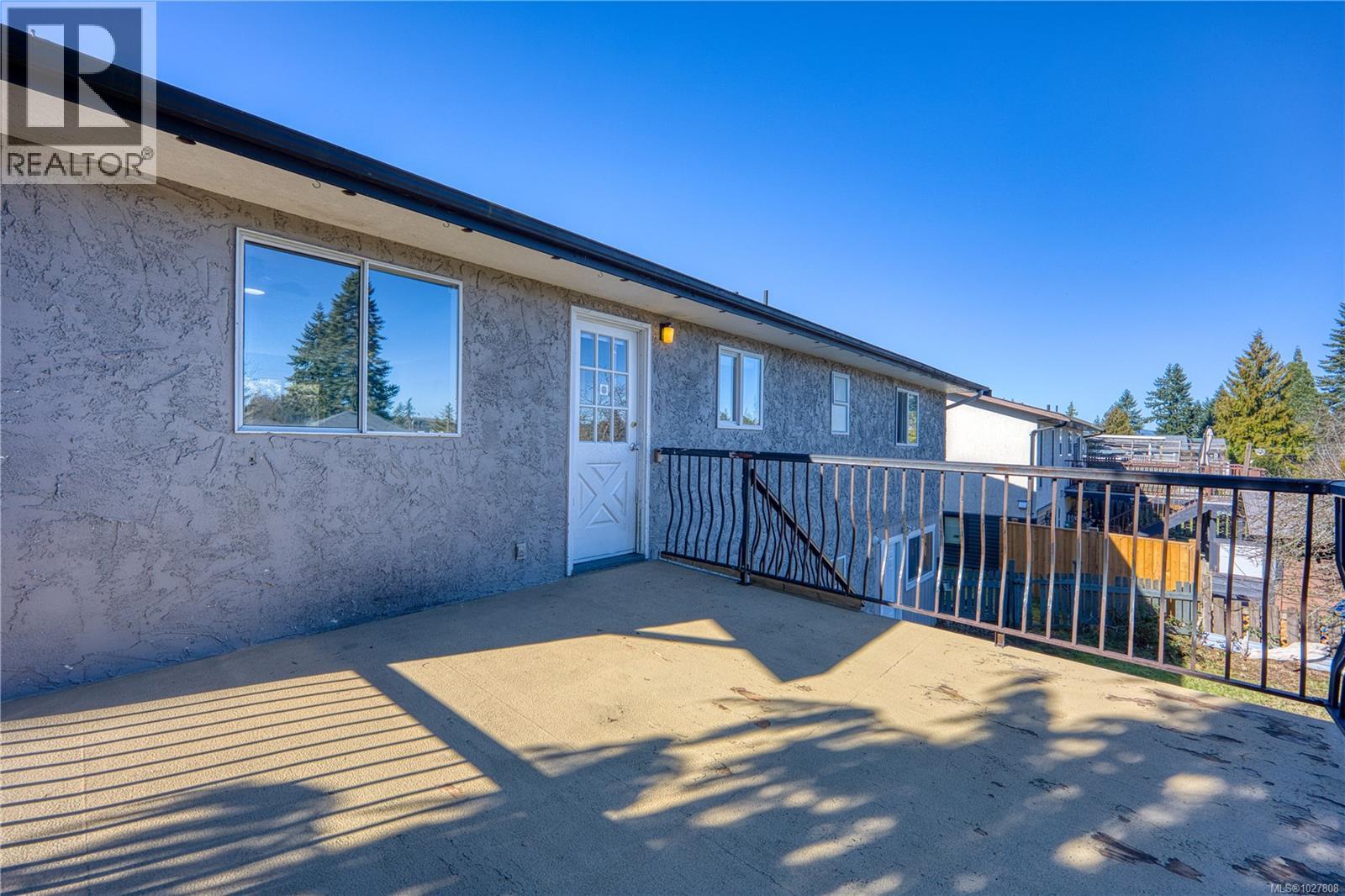 1125 Stillin Dr, Ladysmith