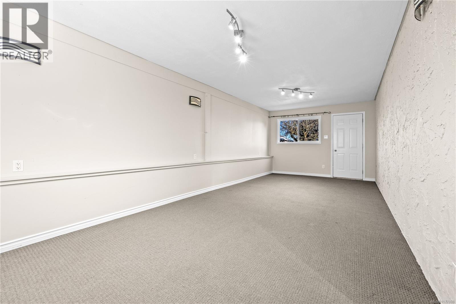 1125 Stillin Dr, Ladysmith