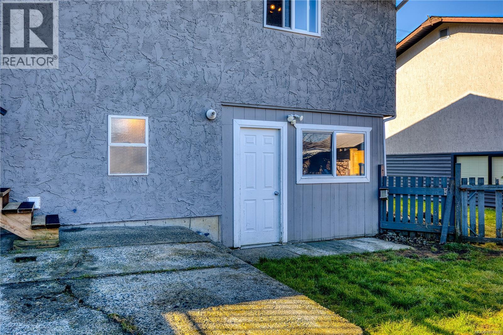 1125 Stillin Dr, Ladysmith