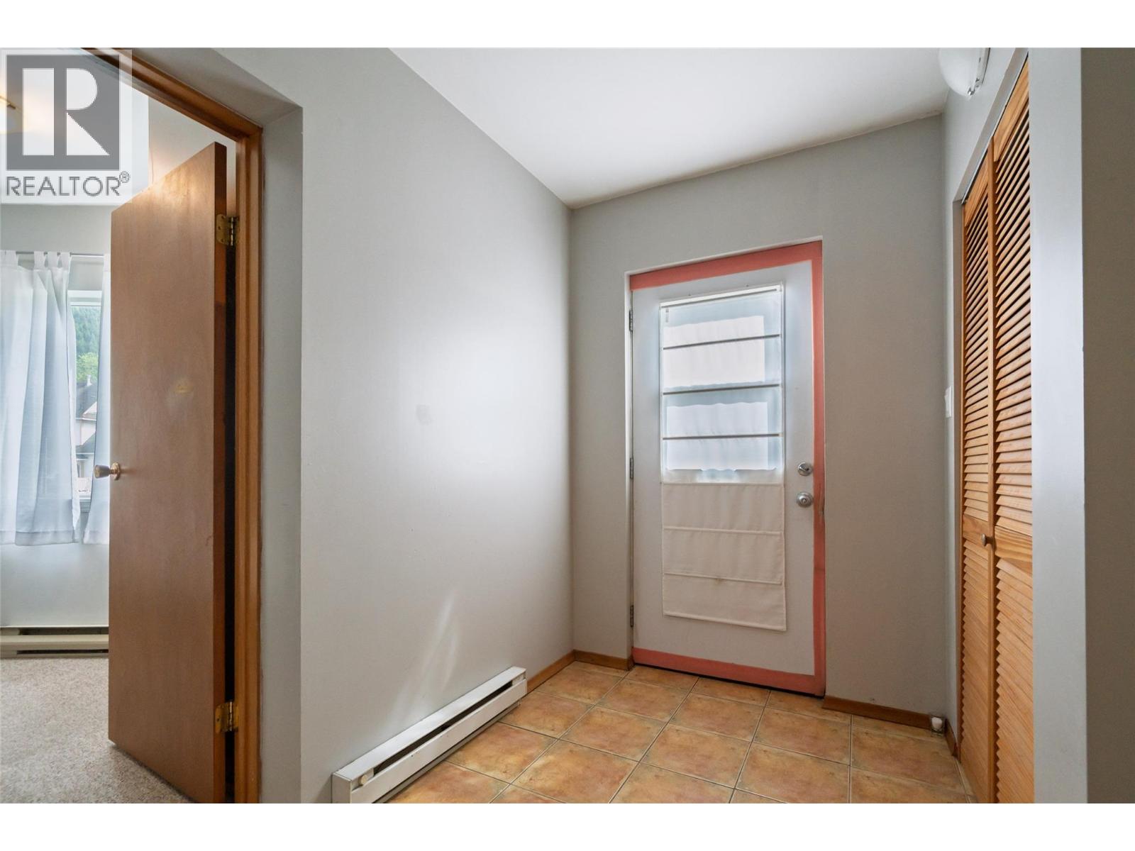  920 Nelson Avenue, Nelson