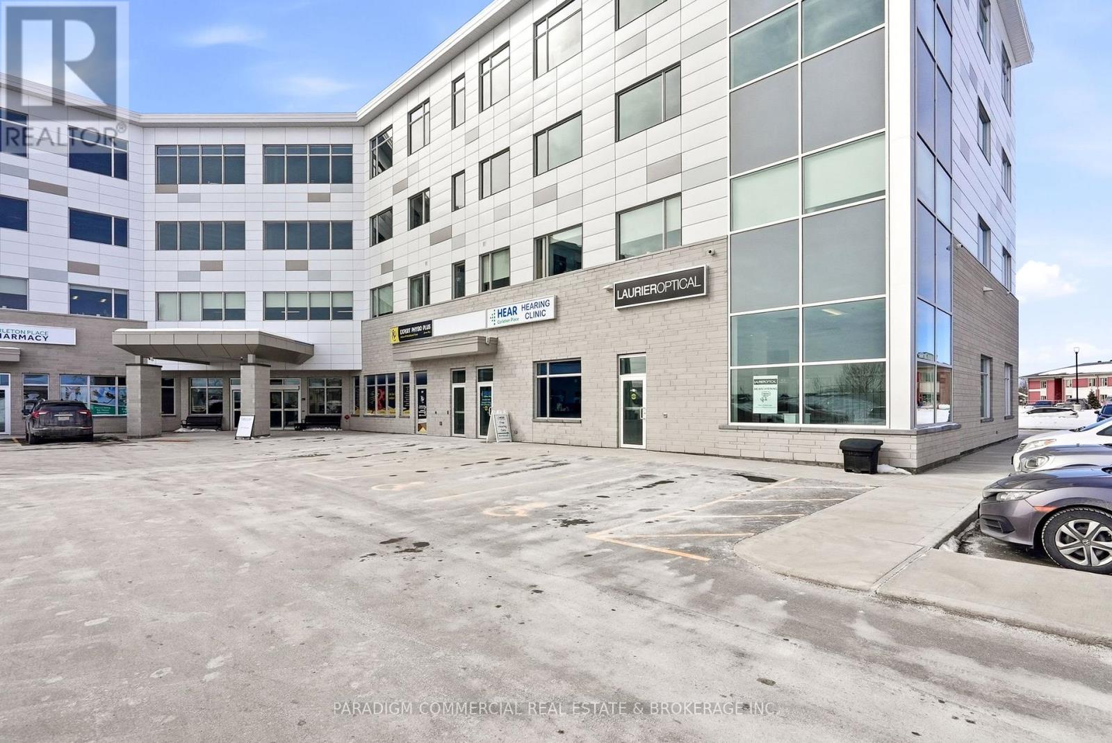 Studio for Rent in Ottawa – 404 – 22 COSTELLO DRIVE, Ottawa – By Peter Sagos - Image 2