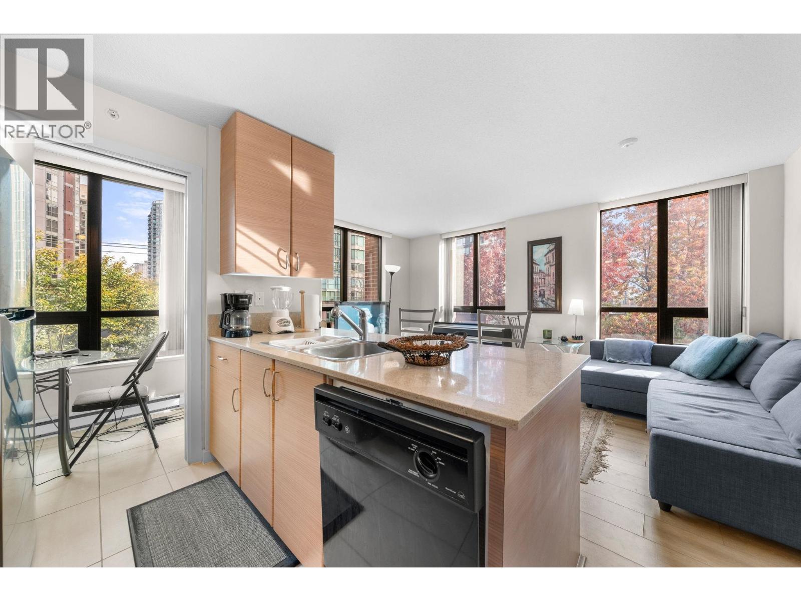 502 909 MAINLAND STREET, Vancouver