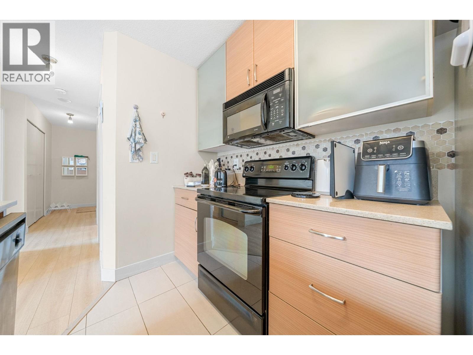 502 909 MAINLAND STREET, Vancouver