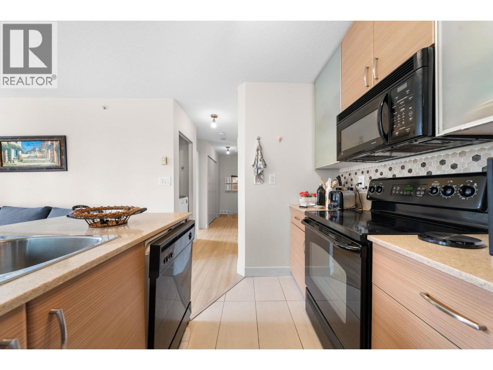 502 909 MAINLAND STREET, Vancouver