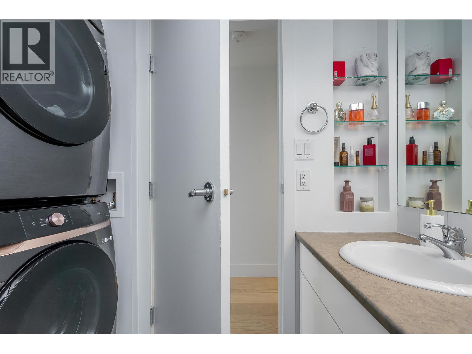 2006 501 PACIFC STREET, Vancouver