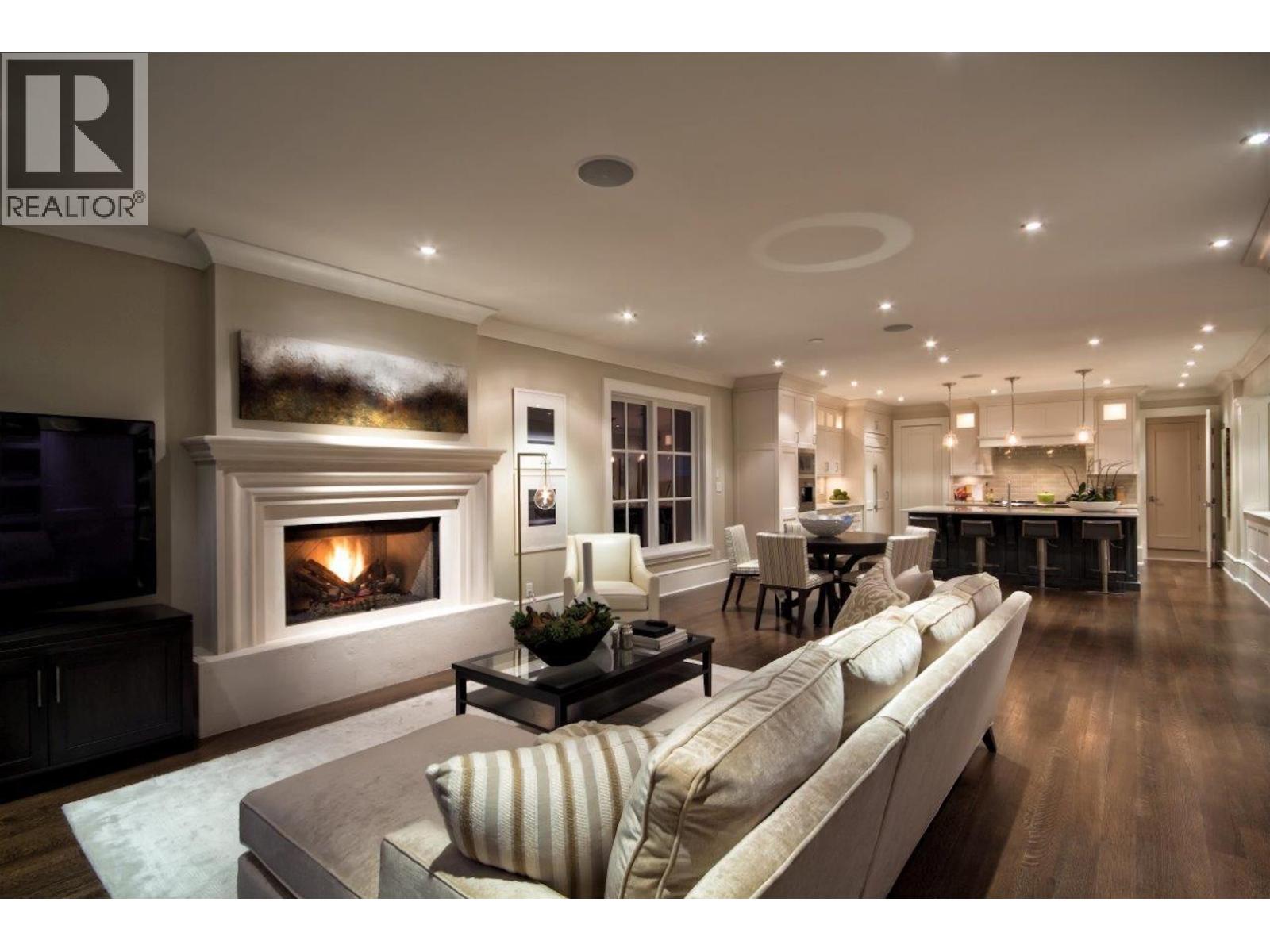 2920 MATHERS AVENUE, West Vancouver