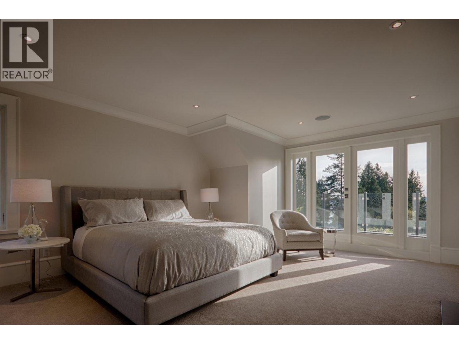 2920 MATHERS AVENUE, West Vancouver