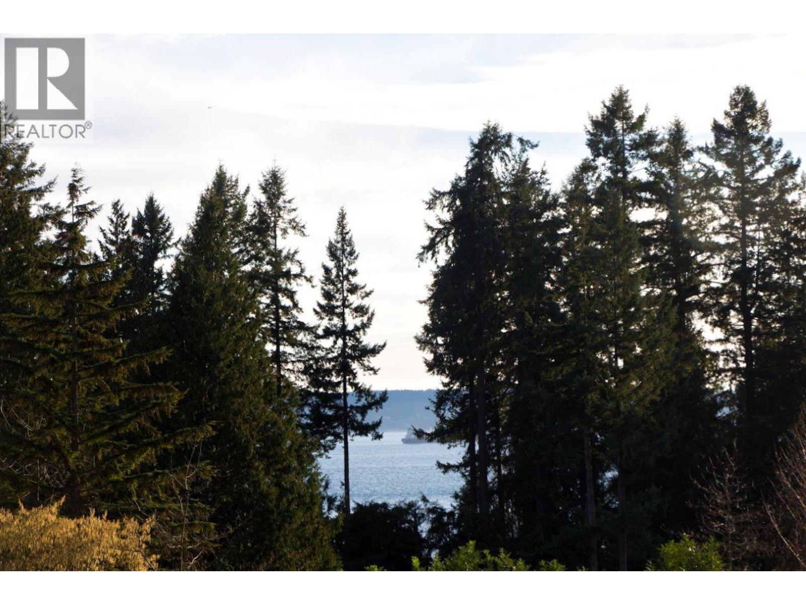 2920 MATHERS AVENUE, West Vancouver