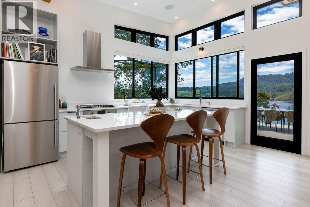 6101 -6099 CORACLE DRIVE, Sechelt