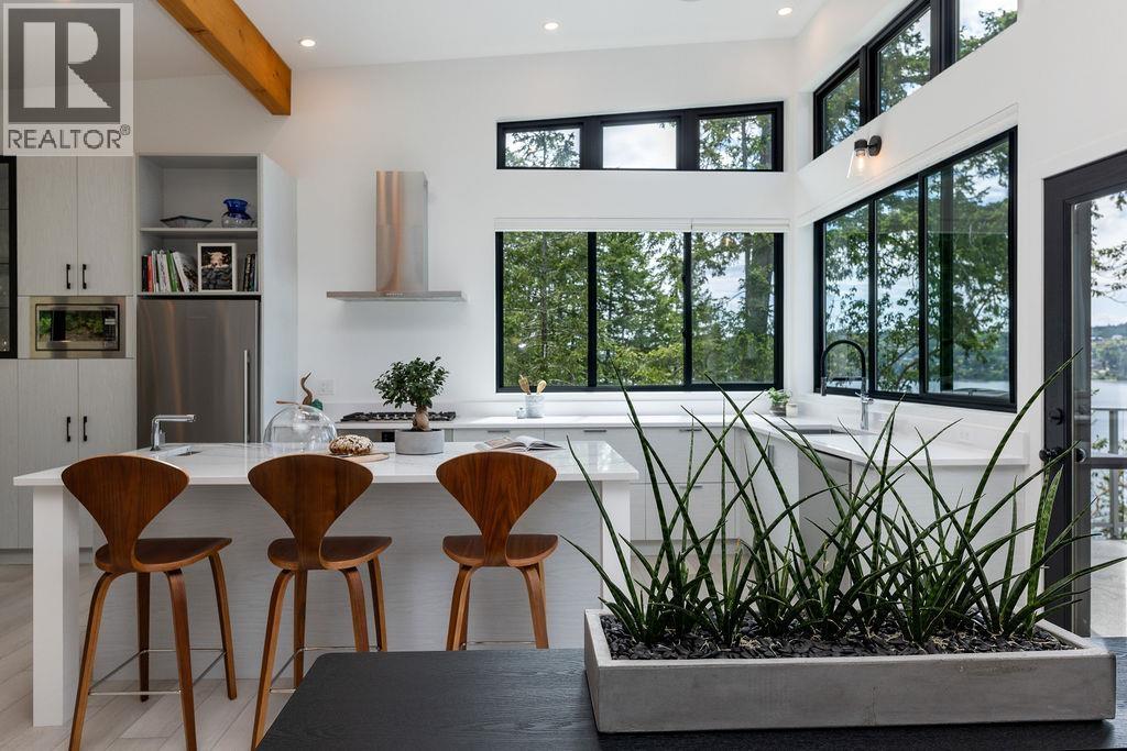 6101 -6099 CORACLE DRIVE, Sechelt