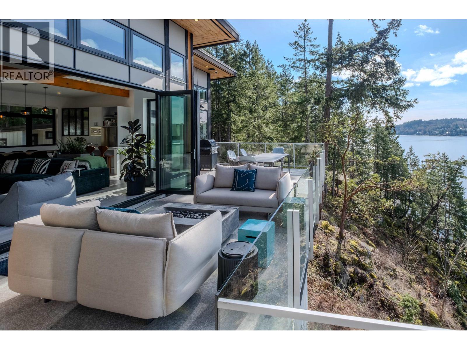 6101 -6099 CORACLE DRIVE, Sechelt