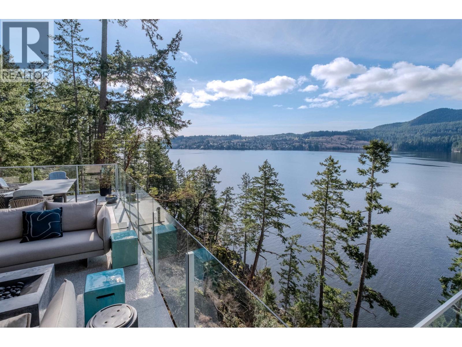 6101 -6099 CORACLE DRIVE, Sechelt