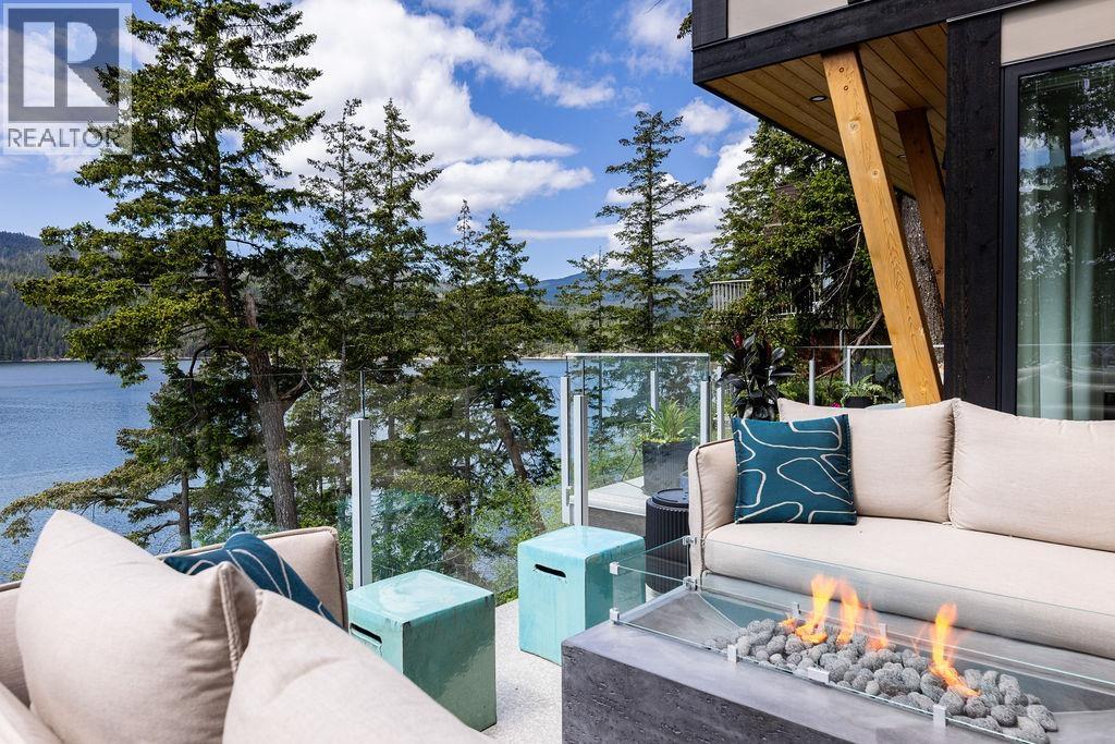 6101 -6099 CORACLE DRIVE, Sechelt