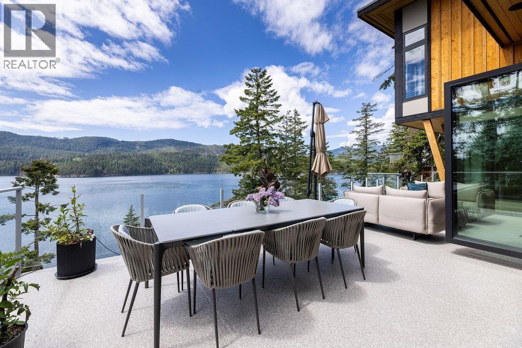 6101 -6099 CORACLE DRIVE, Sechelt