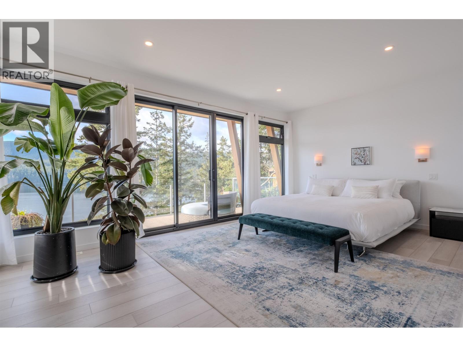 6101 -6099 CORACLE DRIVE, Sechelt