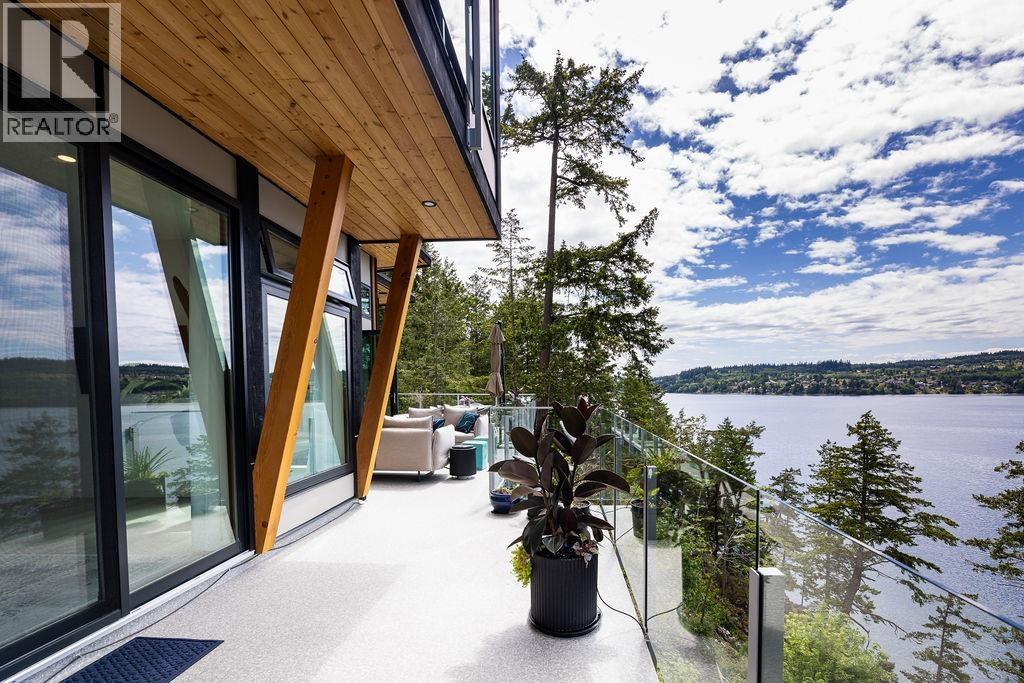 6101 -6099 CORACLE DRIVE, Sechelt