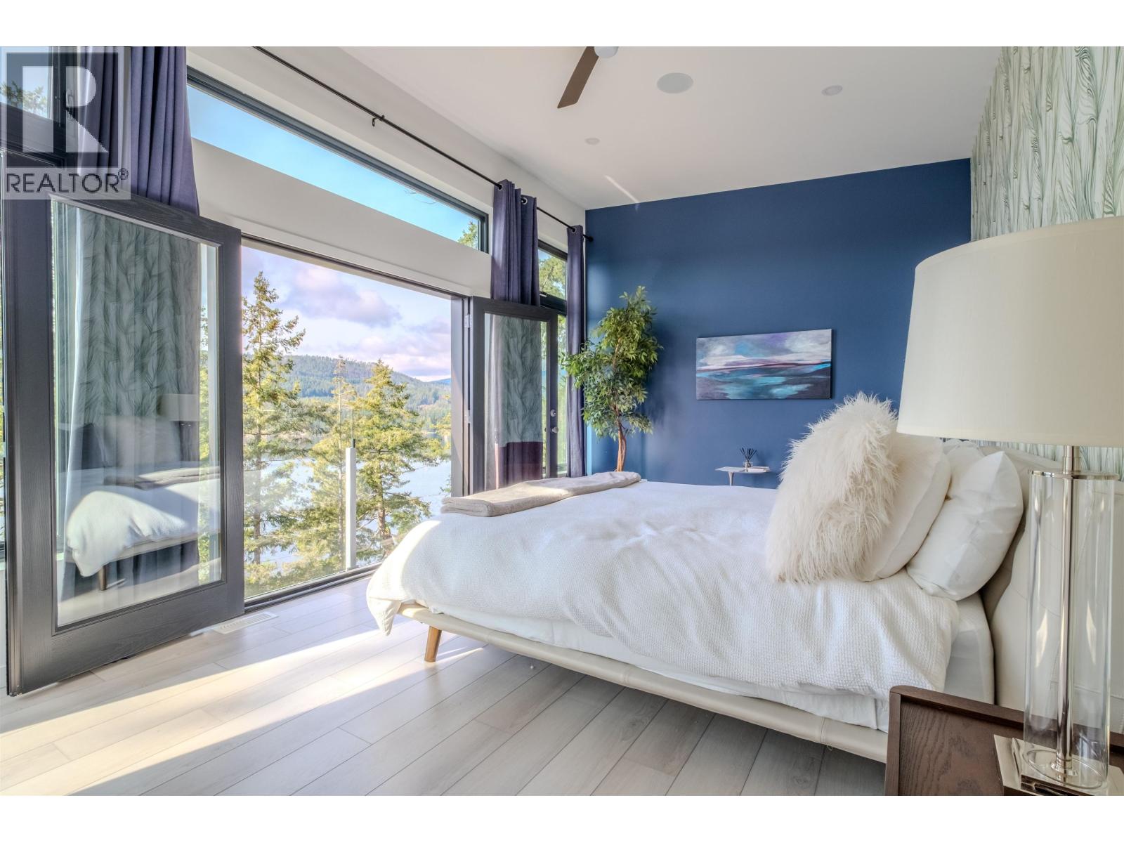 6101 -6099 CORACLE DRIVE, Sechelt