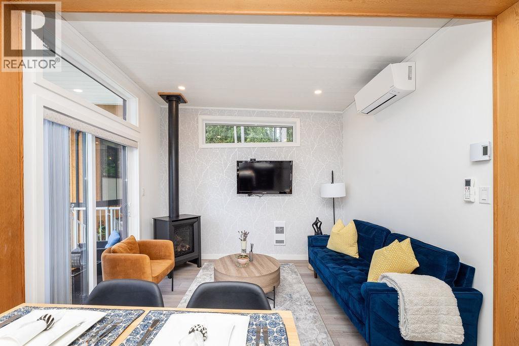 6101 -6099 CORACLE DRIVE, Sechelt