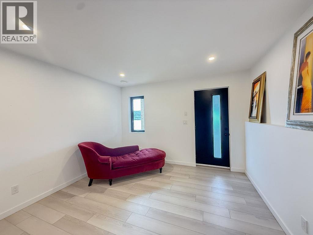 6101 -6099 CORACLE DRIVE, Sechelt