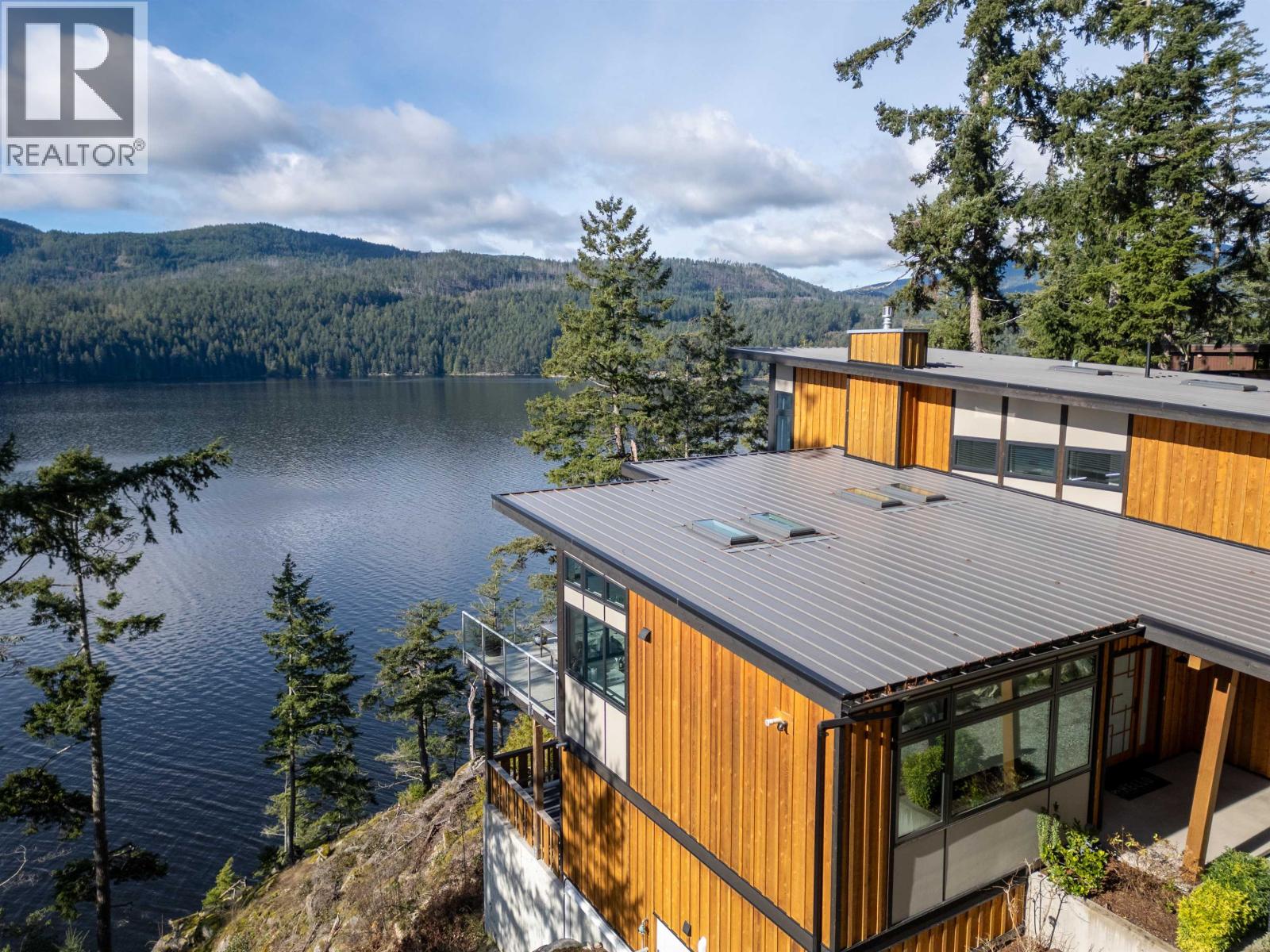 6101 -6099 CORACLE DRIVE, Sechelt