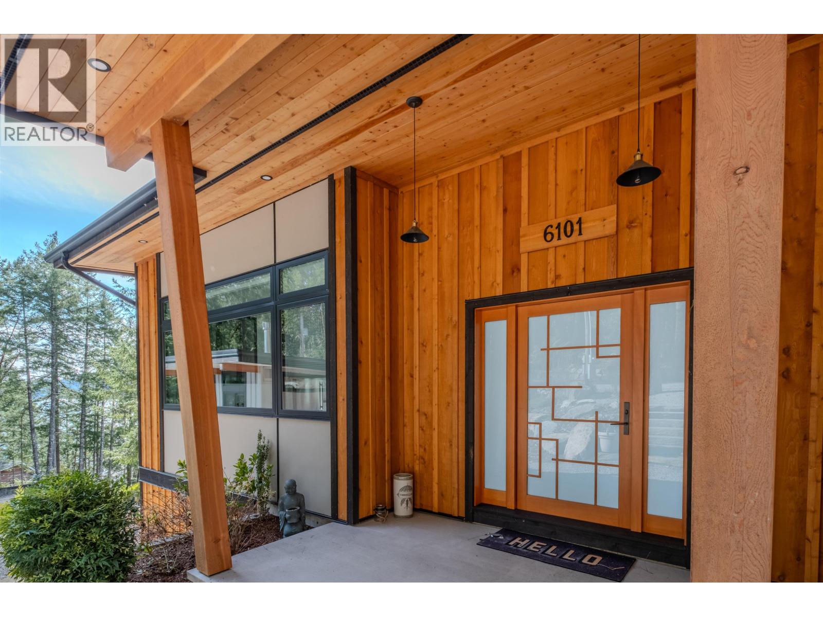 6101 -6099 CORACLE DRIVE, Sechelt