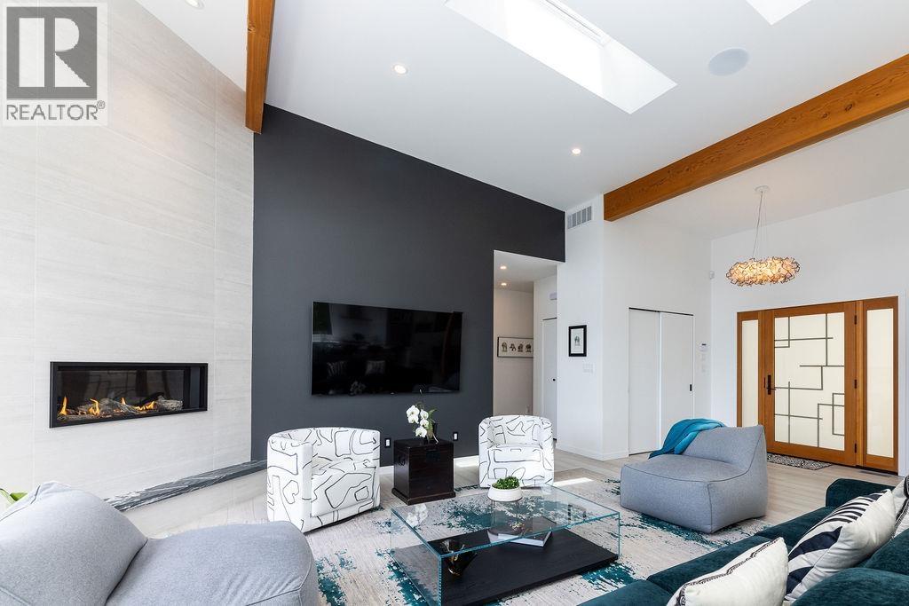 6101 -6099 CORACLE DRIVE, Sechelt