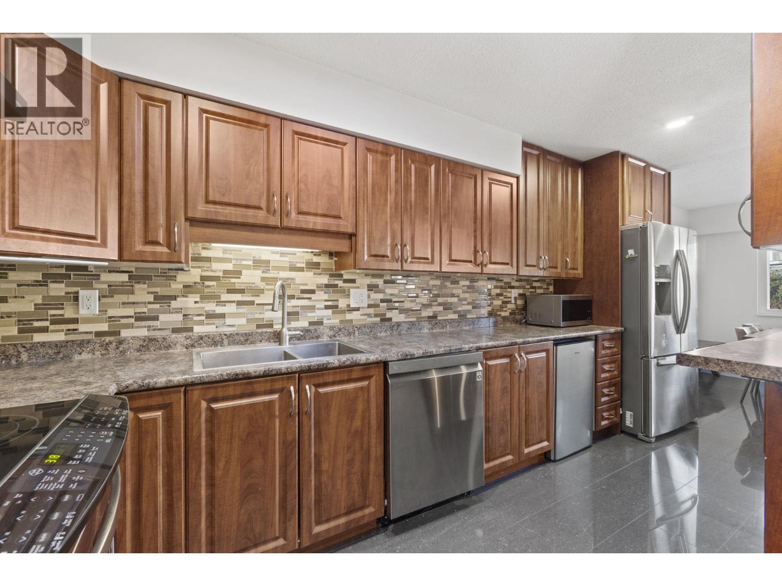 644 ALDERSON AVENUE, Coquitlam