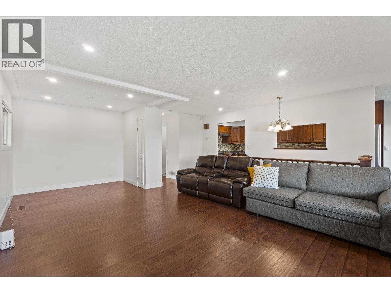 644 ALDERSON AVENUE, Coquitlam