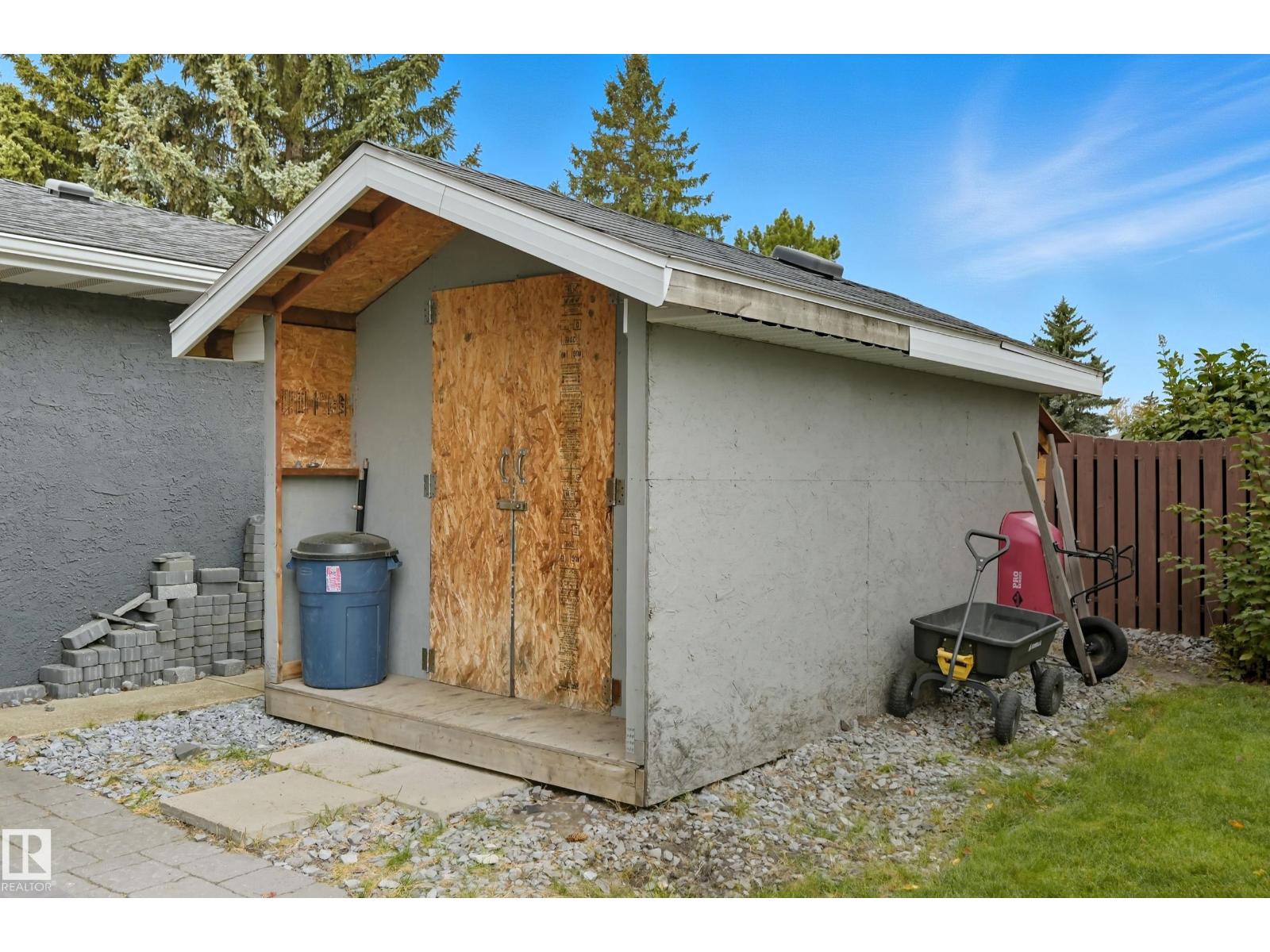 6 BRAESIDE CR - 43