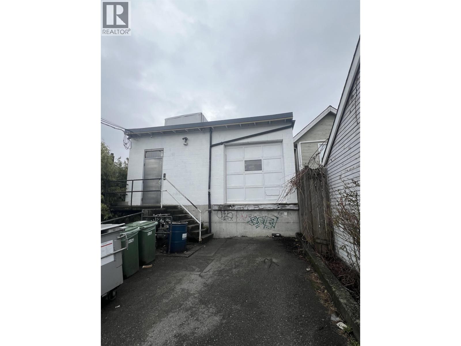 1114 E PENDER STREET — photo 2