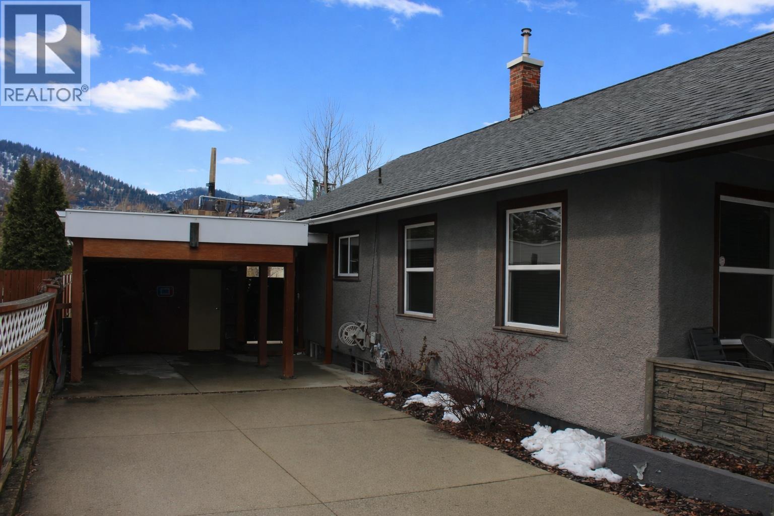 1360 Second Avenue, Trail