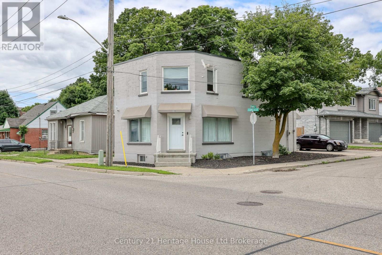 729 HOUNSFIELD STREET - 1