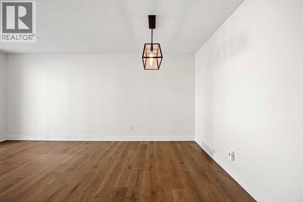 Single Family House for Sale in   Avenue SW Altadore Calgary 