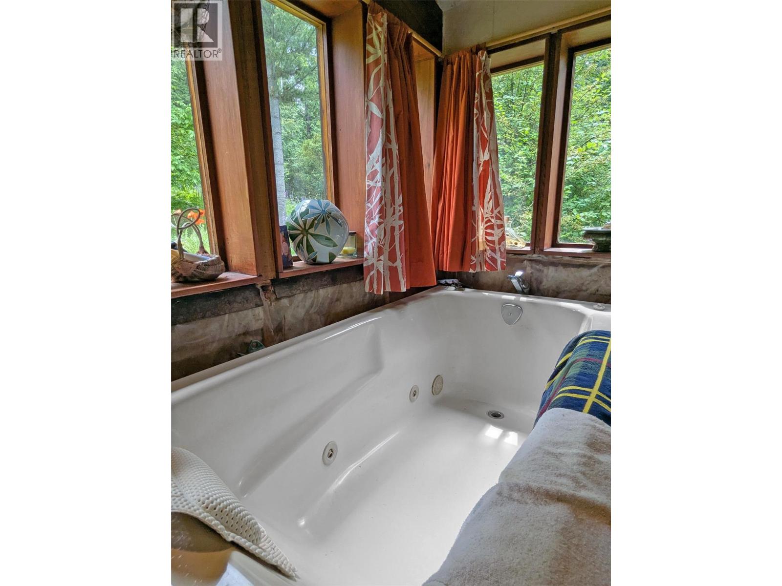 8802 Martens Road, Slocan