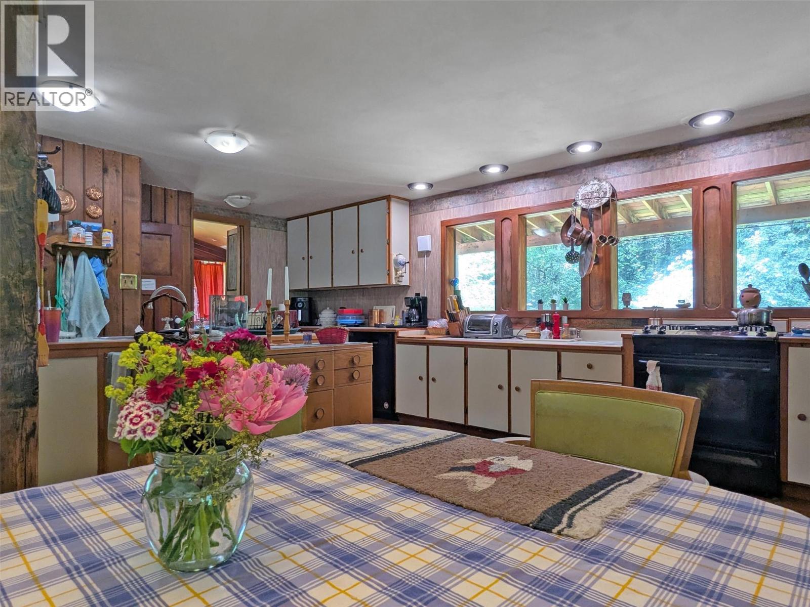 8802 Martens Road, Slocan