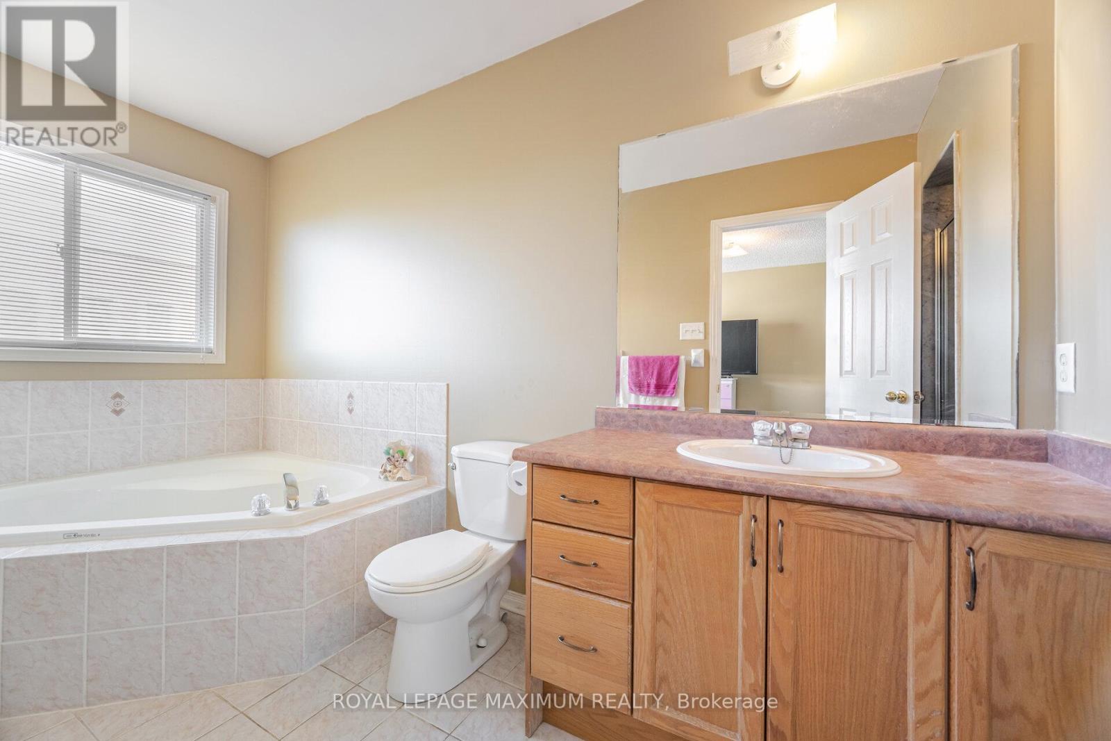 85 RONAN CRESCENT - 26